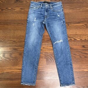Abercrombie & Fitch Distressed Super Skinny Stretch Jeans in Medium Wash size 28